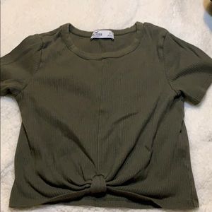 Cropped knotted shirt